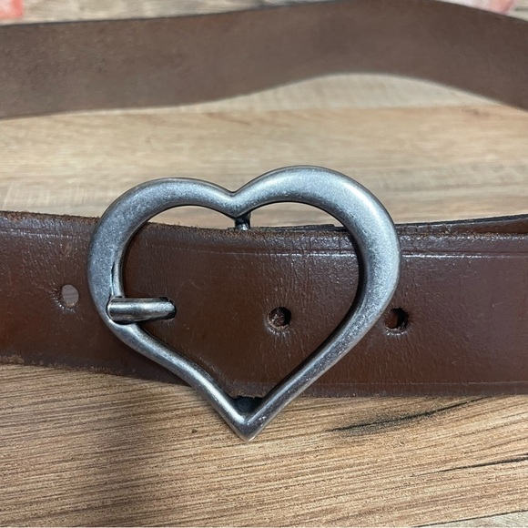 Boho leather belt with heart buckle size medium - Picture 3 of 6